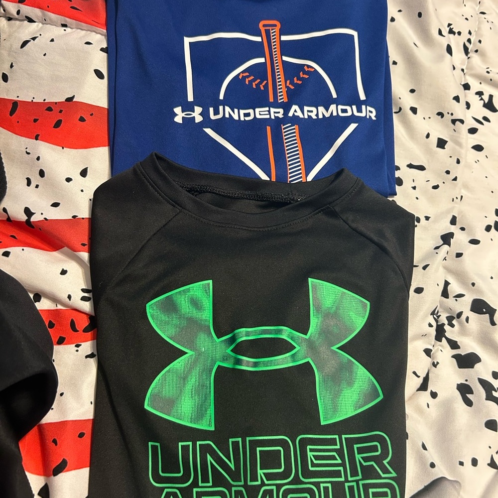 ❌SOLD❌ Under Armour Black and Green and Blue Long Sleeve Performance Shirts